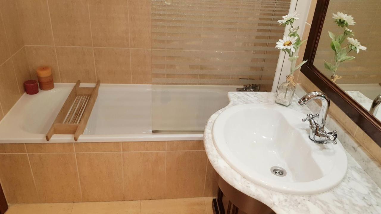 Residencial En Madrid Alquiler De Corta Estancia No Turistico Dış mekan fotoğraf